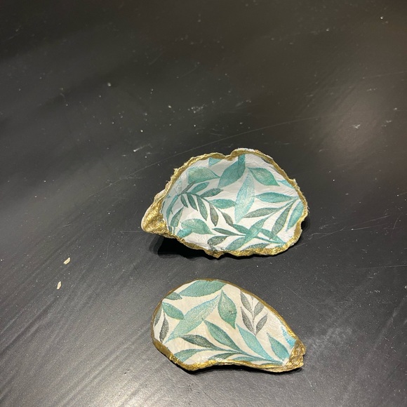 Oyster Shell Art - Picture 2 of 2